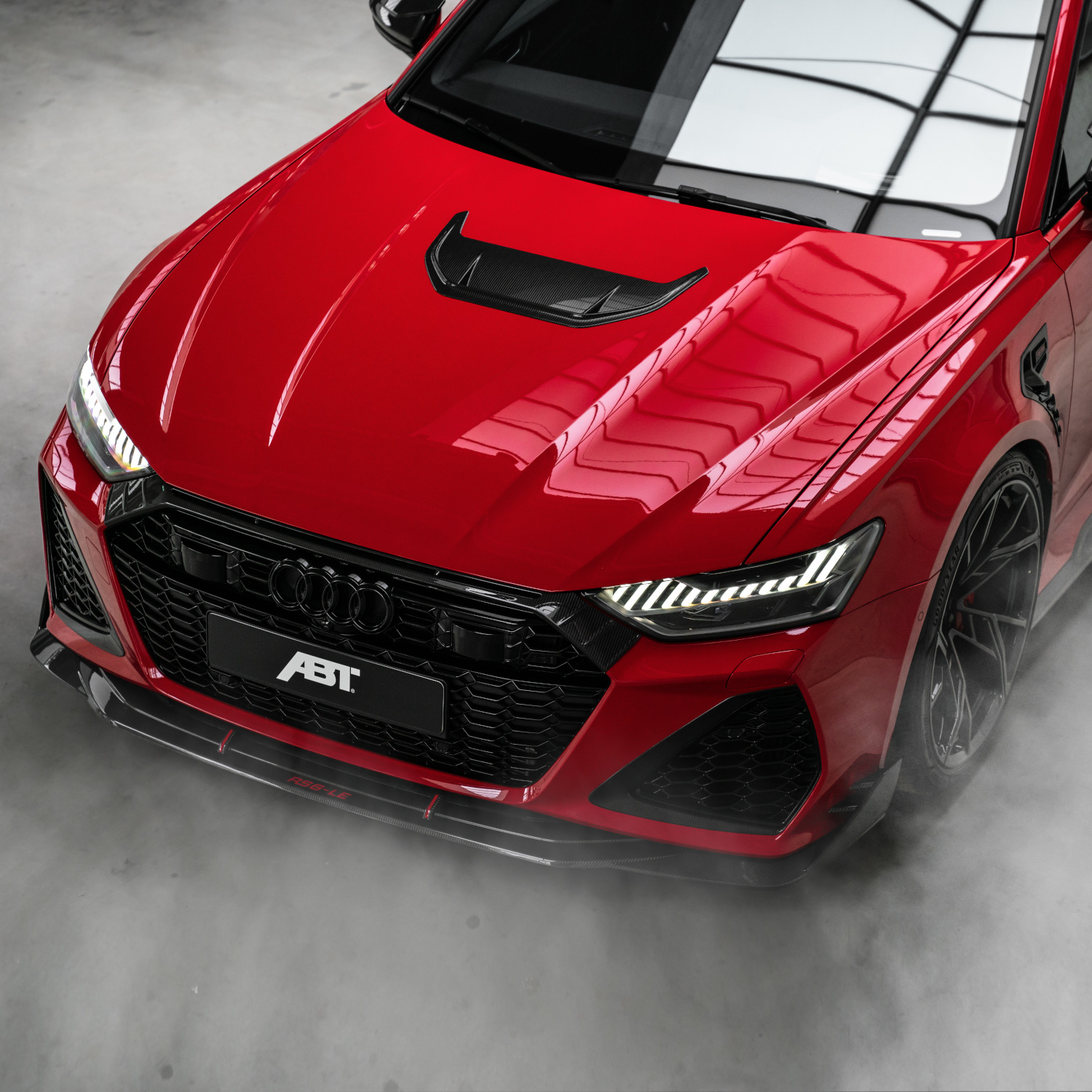 roter RS6-LE Front aus der Vogelperspektive